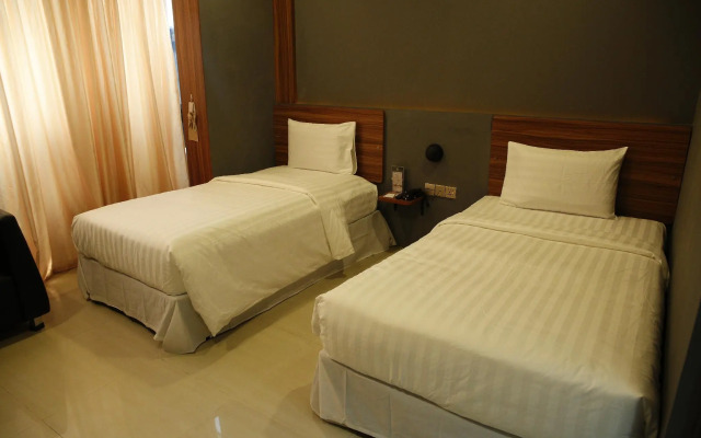 AVAVA EXPRESS managed by AHM