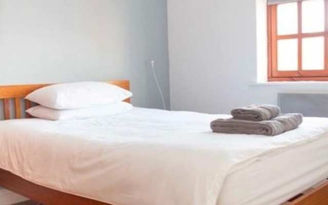 Cosy Holiday Home in Gloucester Near Robinswood Park