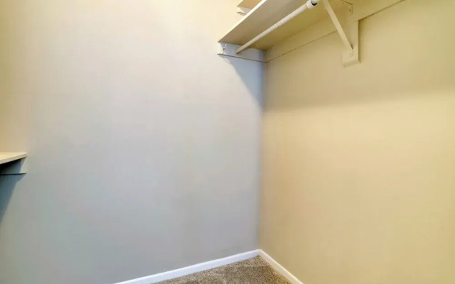 Modern Apartment with Top Amenities