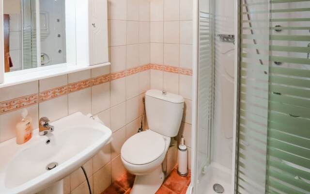 Traditional Holiday Home in Pella With Jacuzzi