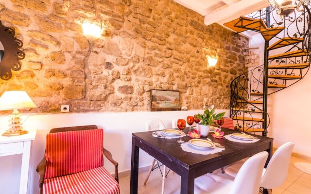 Nina's Traditional House by Estia