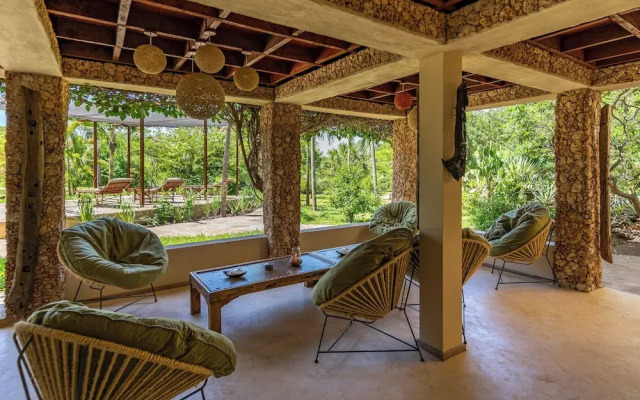 Tombo House