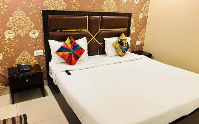 OYO Flagship 82727 Golden Apple