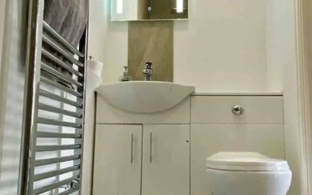 OYO Hillcrest Studio Apartments