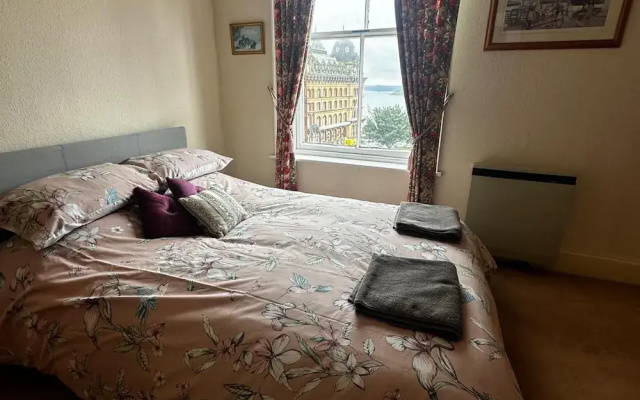 4-beds, Sleeps 8, Sea View & Pet Friendly