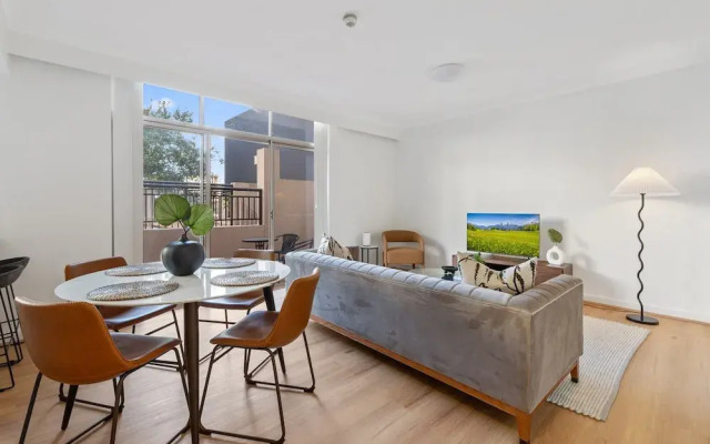 Stylish 2-bed Apartment With Pool in Camperdown