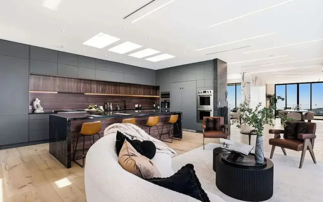 Monarch Modern