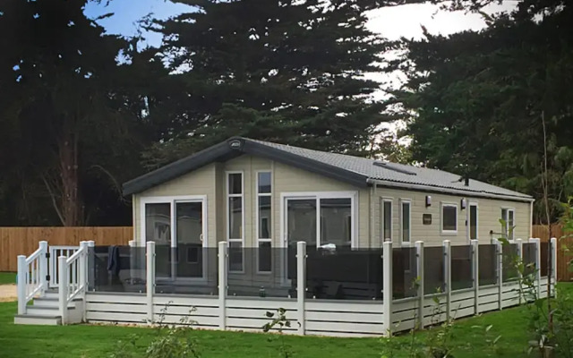 6 Berth Luxury Lodge in Christchurch, Dorset