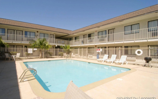 Americas Best Value Inn & Suites Groves Port Arthur