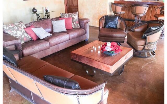 Beautiful Cabin Downtown Tapalpa Oven Mud Barbecue Grill 4 Room 12 ppl TV Wifi