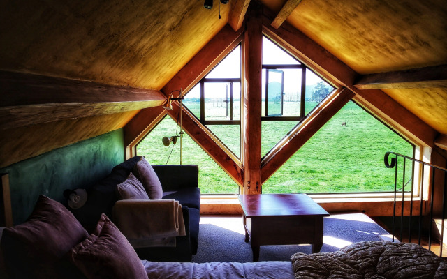 The House With No Nails