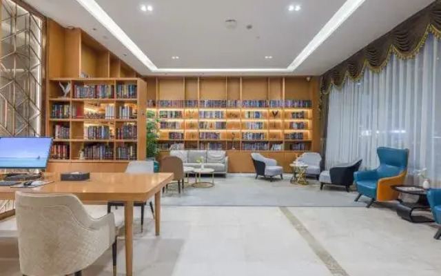 Atour Light House Hotel