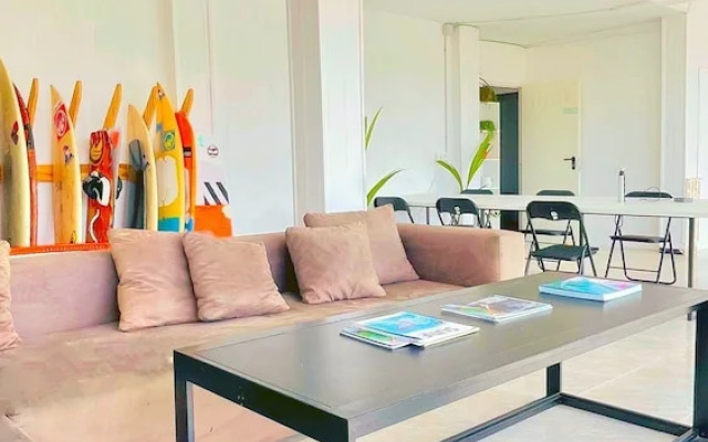 Area Surf House