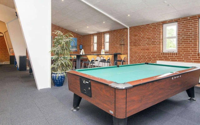 10 Person Holiday Home on a Holiday Park