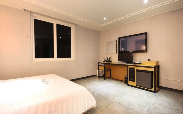 Muan Namak Oneul Hotel