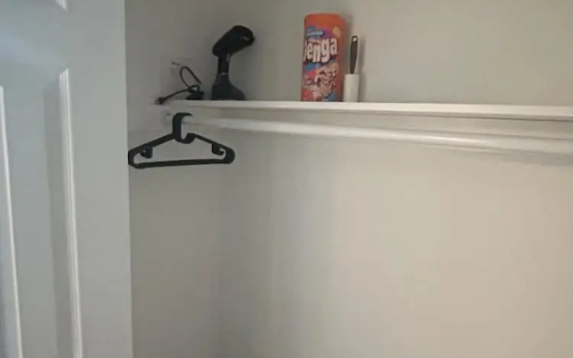 Cozy 2-3 Bedroom Apt in Center City