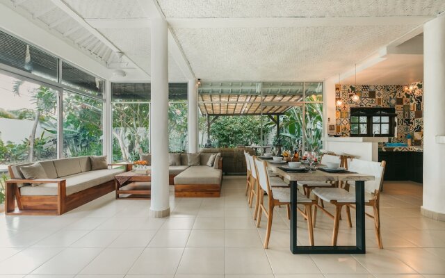 Villa Palm Tree