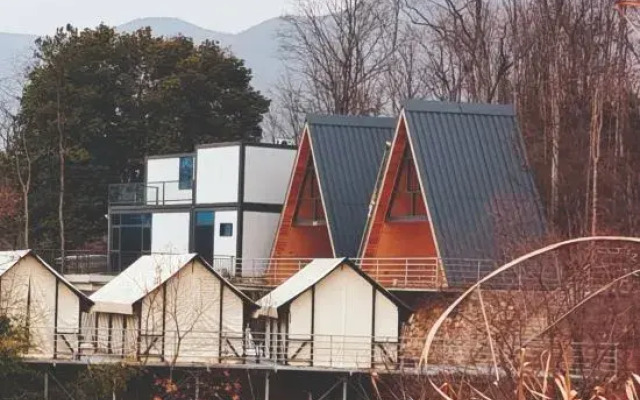 Yangxin Xiandao Lake Lihu Maple Moon Homestay