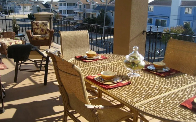 OC2226 Wesley Ave-2nd-Floor