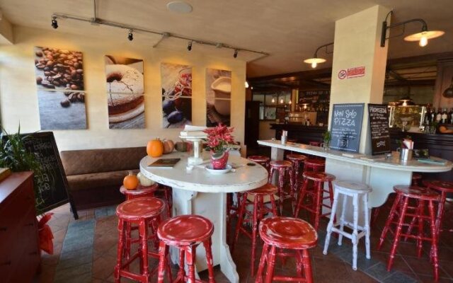 Mastro Titta Pizza Eat & Sleep