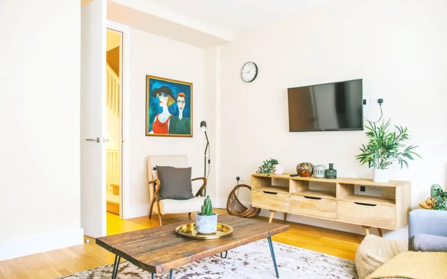 Spacious 3 Bedroom Apartment in South Kensington near Museums