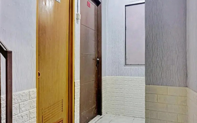 OYO 90469 Benhil Karet Tengsin