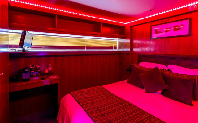 VIP Paris Yacht Hotel