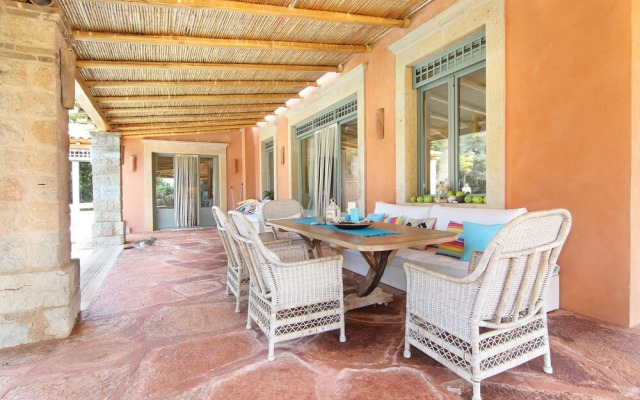 Vouliagmeni Villa