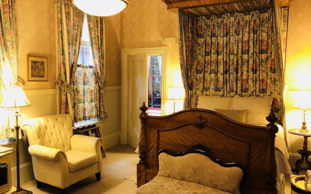 Camellia Inn