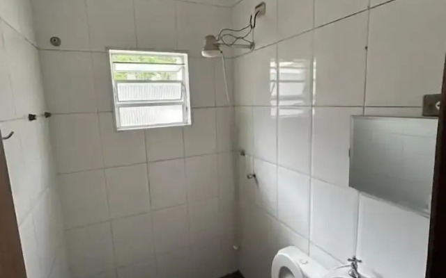 Chale com ar na praia da Enseada