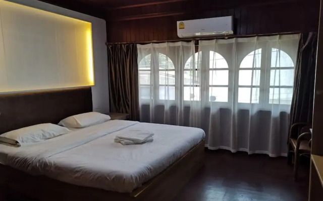 OYO 822 Thai Sabai Hotel