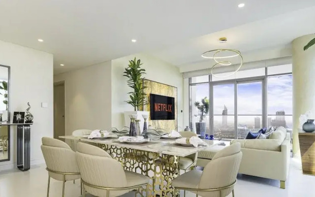LUX The Marina Vista Beachfront Suite 3
