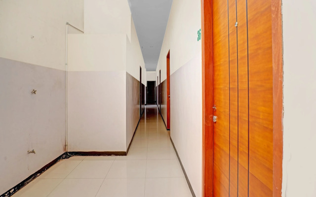 OYO Flagship  90789 Genteng Residence