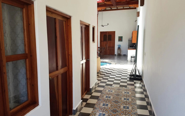 Lovely new-build colonial house with plunge pool