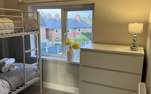 Impeccable 3-bed House in Walsall