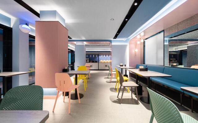 Hanting Hotel Wuhan Hongshan Plaza Subway Station