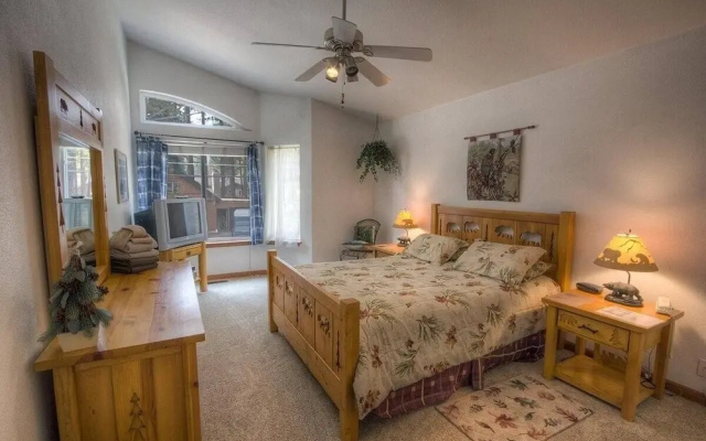 Wolfpack Refuge 4 Bedroom Home by RedAwning