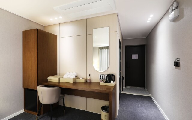 Browndot Airport New Town