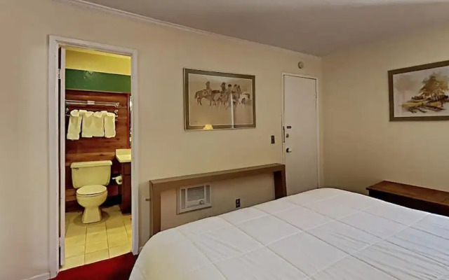 Comfortable 4 Bedroom Condo In the Heart of the Resort by RedAwning