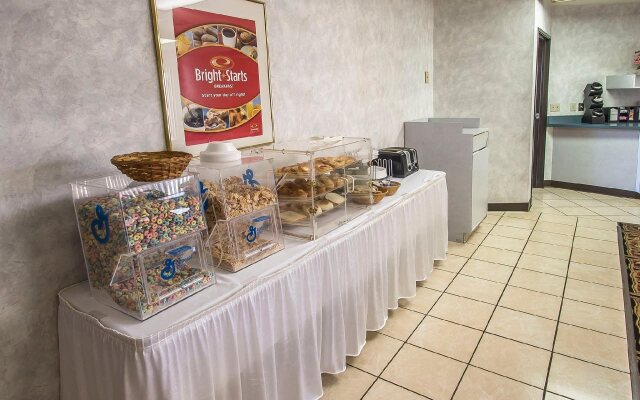 Econo Lodge Inn & Suites Menomonie