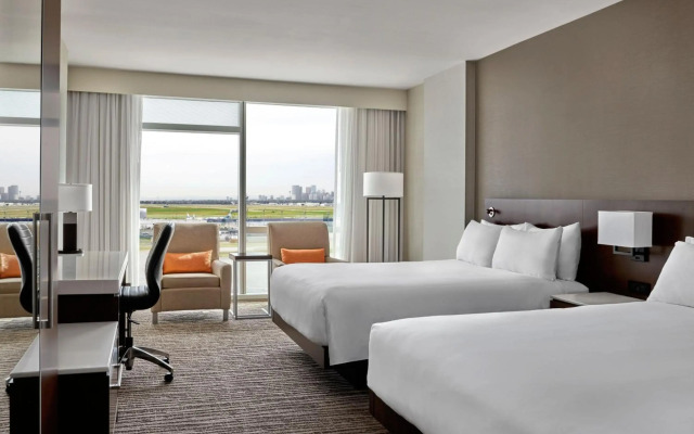 Calgary Airport Marriott In-Terminal Hotel