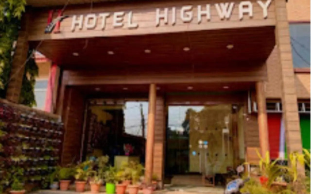 OYO 26957 Highway