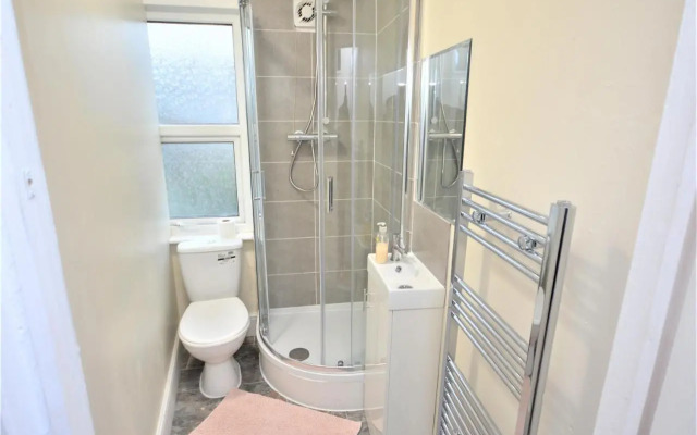 Cheerful 4 bedroom House in greater London