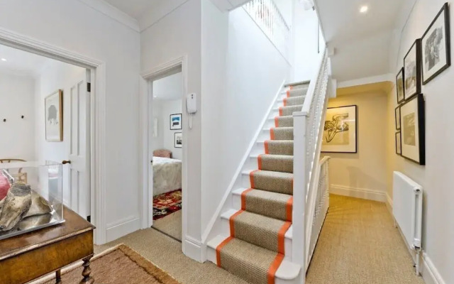 Gorgeous & Grand 5 Bed House, Holland Park