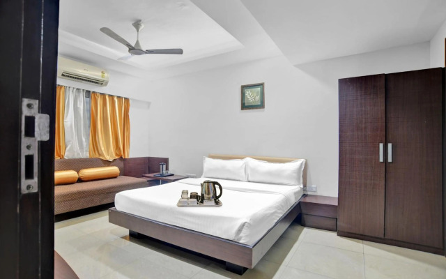 OYO Townhouse 704 Hotel Divya Palace