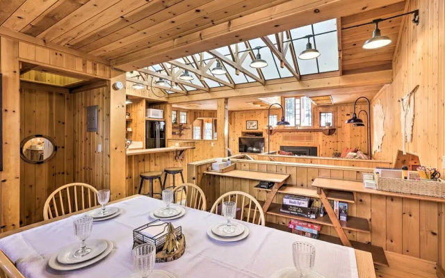 < 1 Mi to Heavenly Lifts: Tahoe Area Townhome!