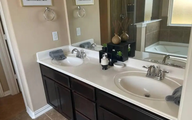 Luxury Stay - Near Houston Airport