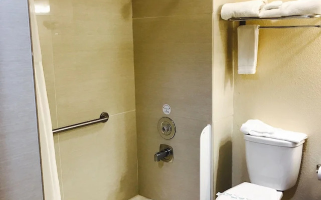 Sutton Suites Hotel
