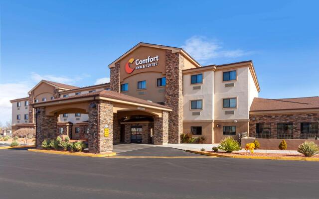 Comfort Inn & Suites Page at Lake Powell