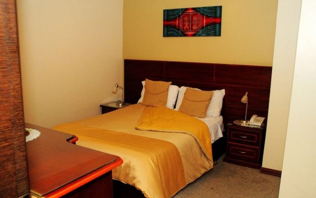 Colony Inn Hotel